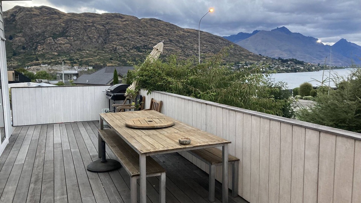 Frankton House | Sunny Queenstown Batch