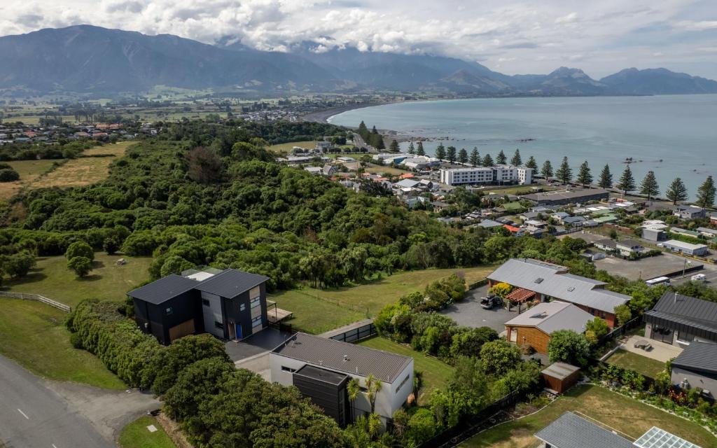 Kaikoura House | Sunny | Spacious | Sea Views - KK62109
