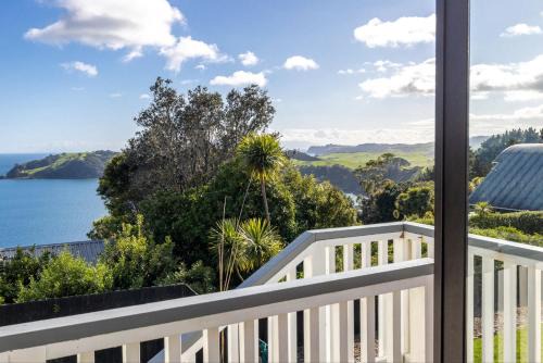 Waiheke Island House | Sunrise Loft - Sea Views & Serenity Above It All