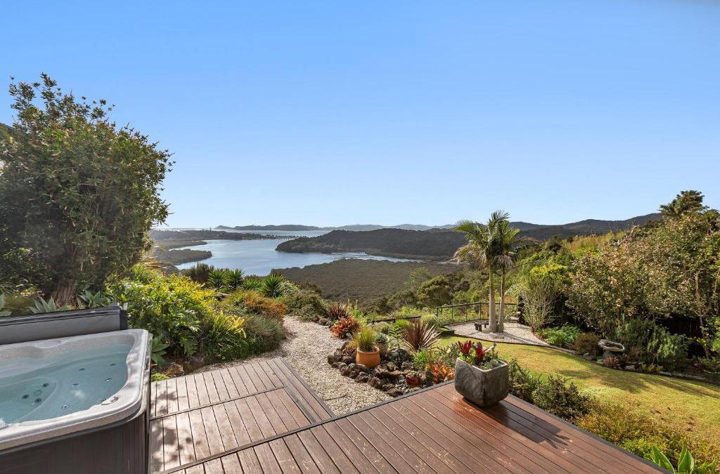 Haruru House | Sunrise Lookout - Paihia Holiday Home