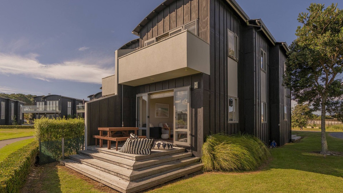 Matarangi House | Sunset Retreat - Matarangi Holiday Home