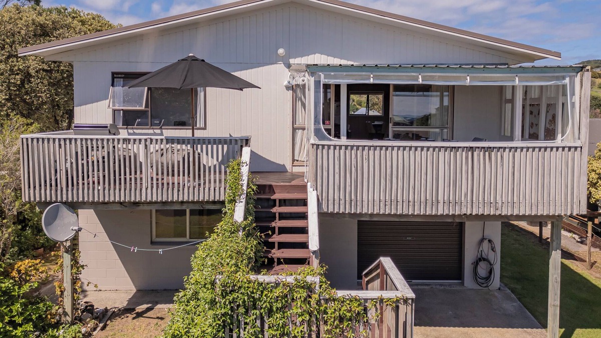 Whangapoua House | Sunsets and Surf - Whangapoua Holiday Home