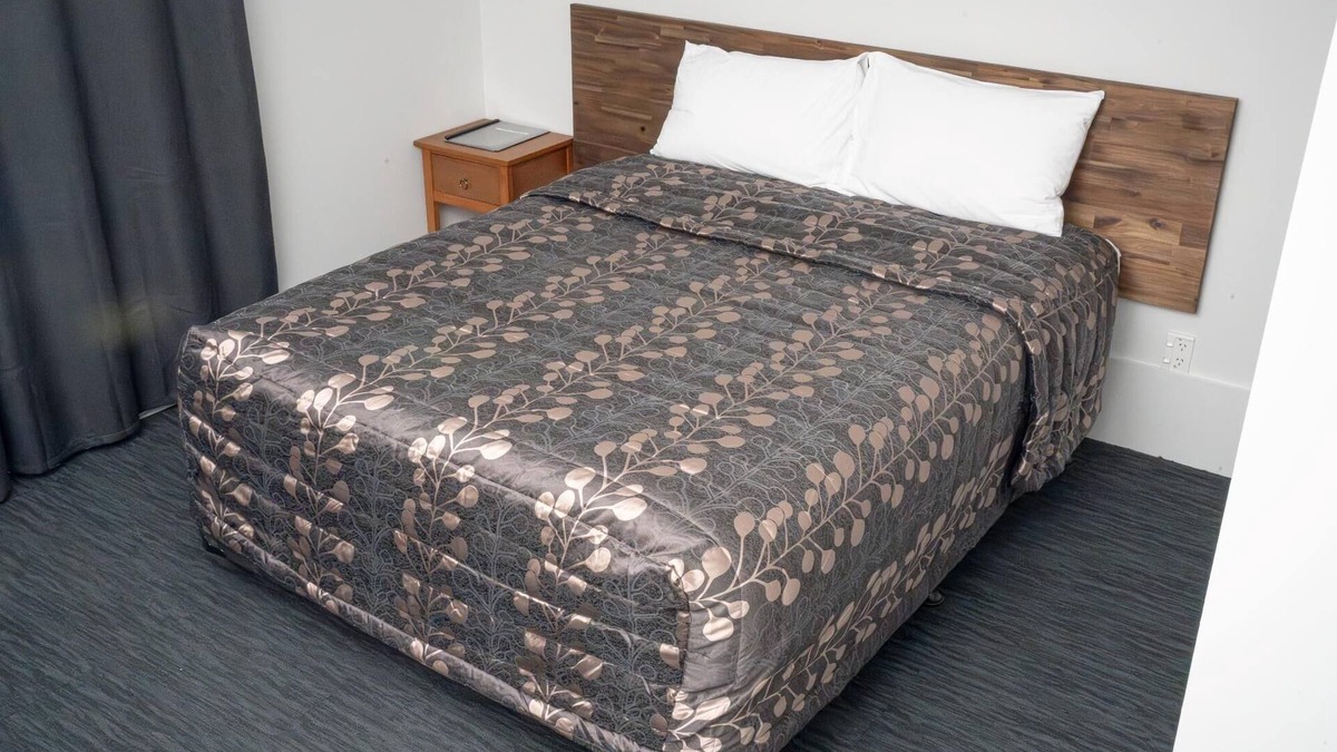 Riccarton Hotel | Superior Queen Room Studio