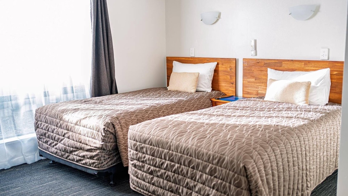 Riccarton Hotel | Superior Twin bedroom studio