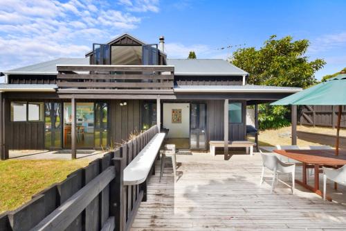 Omaha House | Surf Sound - Omaha Holiday Home