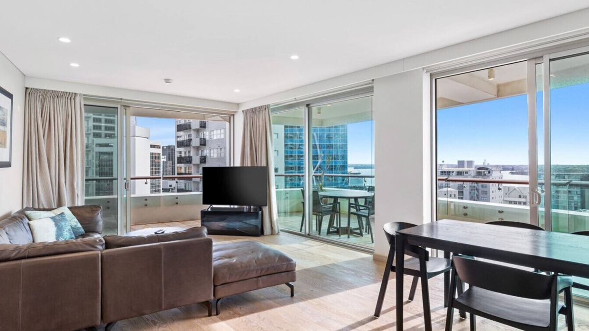 Auckland Central Business District Apartment | Sweeping Views - A Two-Bedroom Sanctuary