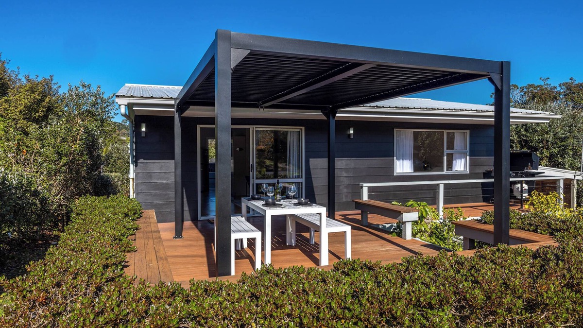 Onetangi House | Sweet Hartley - Onetangi Holiday Home