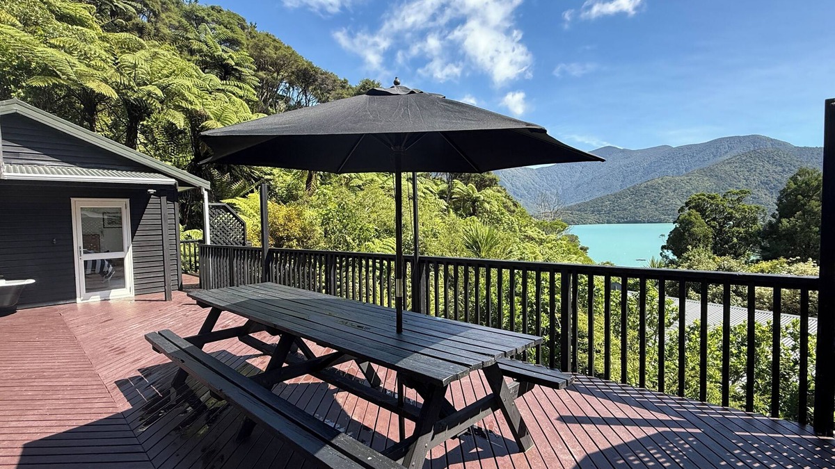 Saint Omer House | Swim, Fish & Unwind at Sandy Bay