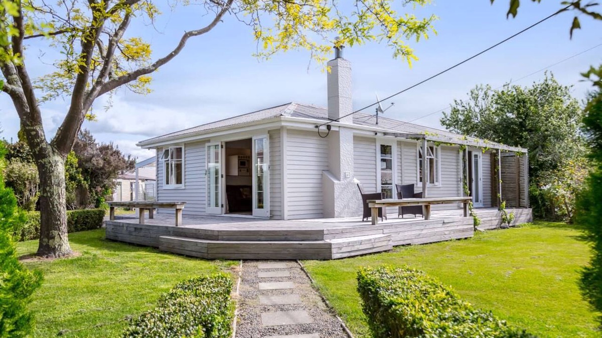 Martinborough House | Syrah Serenity, Martinborough