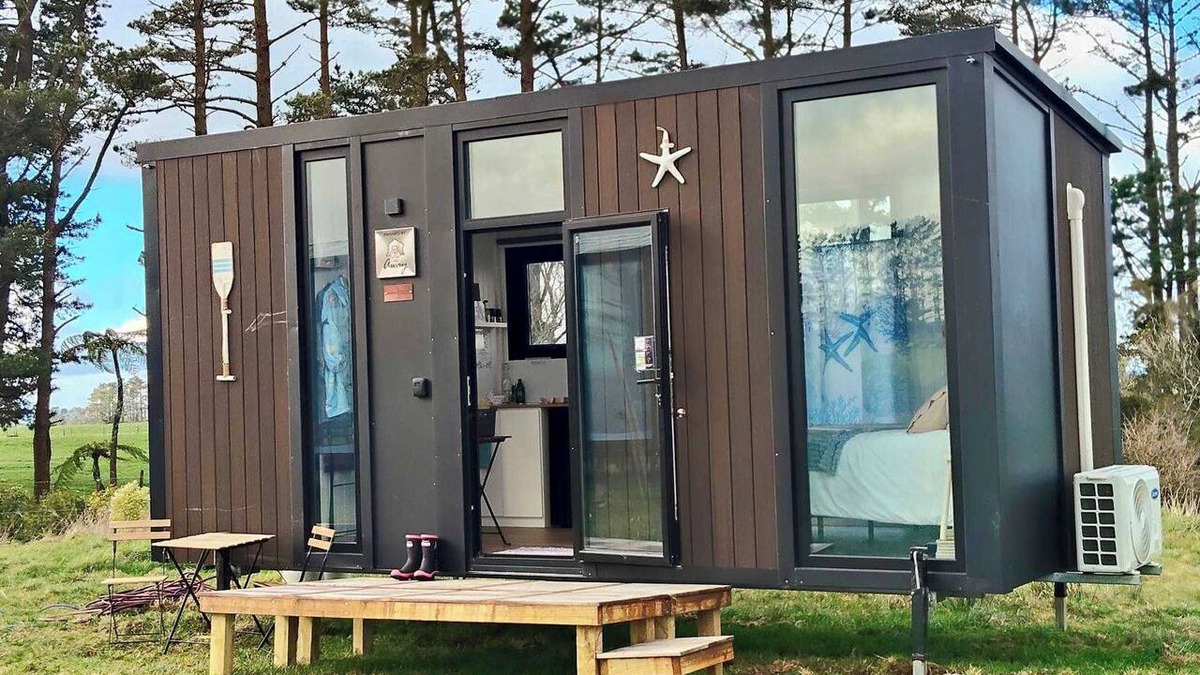 Midhirst House | Taranaki Creekside HOIHO by Tiny Away