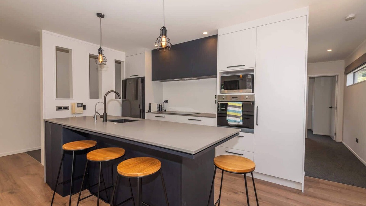 Lynmore Apartment | Tarawera Twins - Two Homes, Spa Pools, Sleeps 16