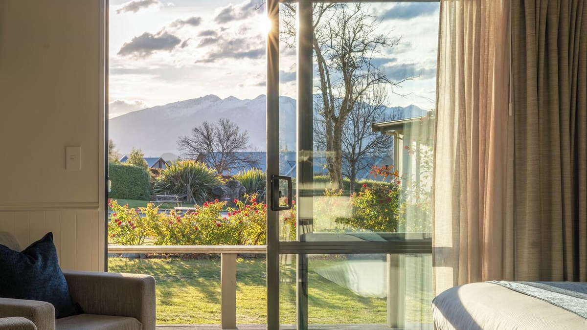 Wanaka Hotel | Tasman Holiday Parks – Wanaka