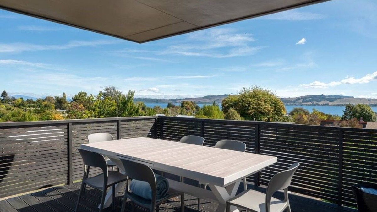 Richmond Heights House | Taupō Group Getaway | 6 Bedrooms, 3 Bathrooms