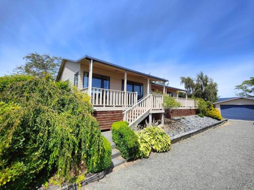 Te Anau House | Te Anau Mountain Views