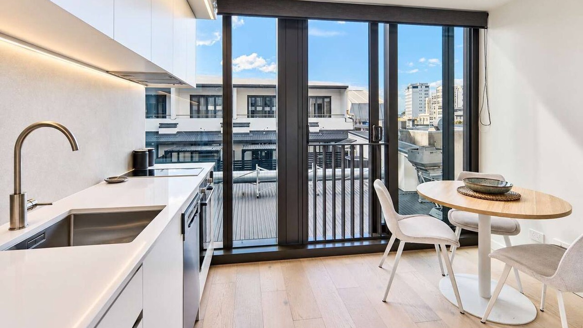 Te Aro Apartment | Te Aro 1BR with Pool & Gym in Wellington CBD