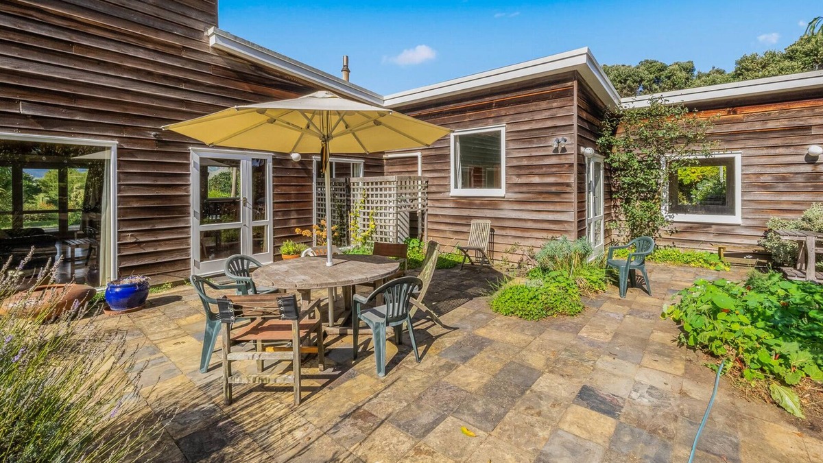 Te Horo Beach House | Te Horo Beach Retreat - Te Horo Beach Holiday Home