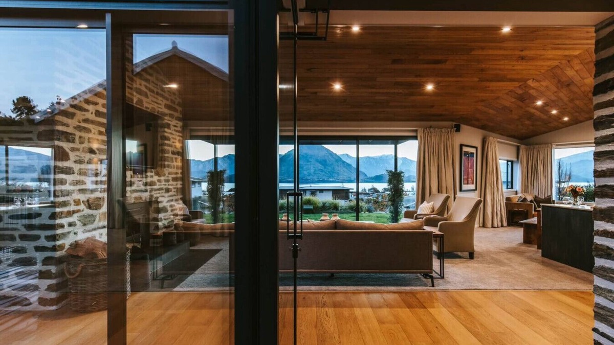 Wanaka House | Te Moana - Lake Views - Sleeps 7