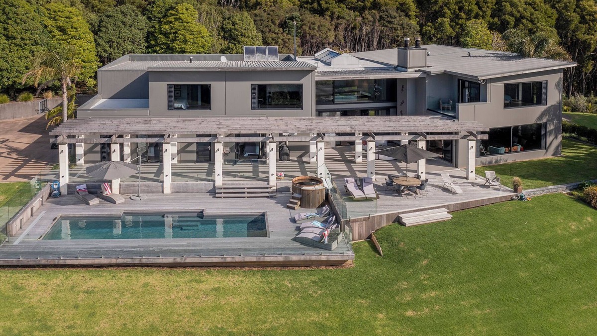 Whangapoua Cottage | Te Punga Lodge - Whangapoua Beach Luxury Villa
