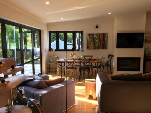 Kelvin Heights Apartment | Te Toka - Self Contained in Kelvin Heights