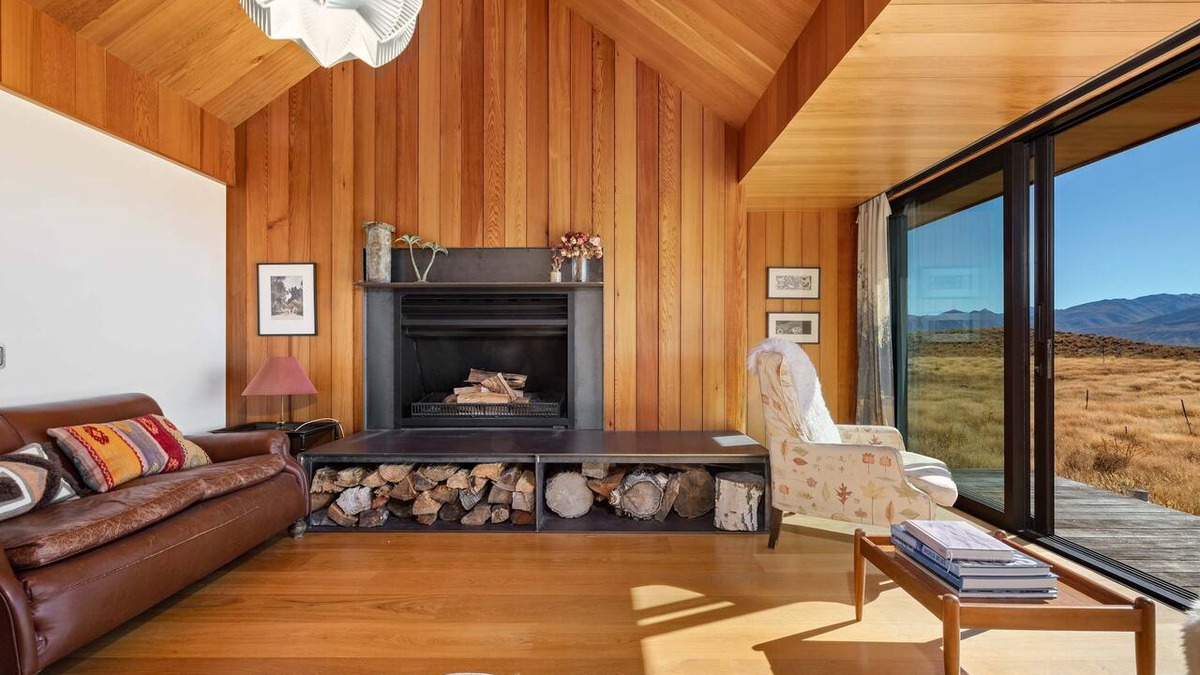 Lake Tekapo House | Te Toka Villa | Tekapo Views + Sleep Under Stars