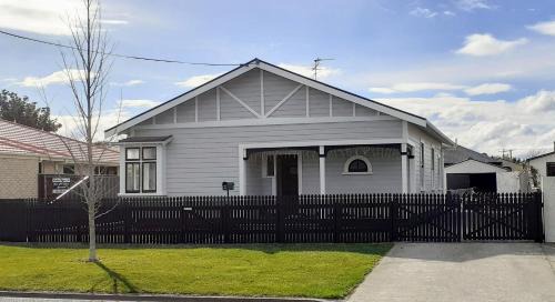 Blenheim House | Te Waiharakeke Holiday Home