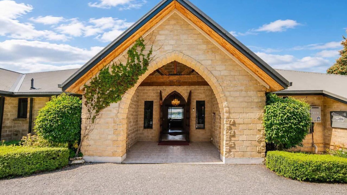 Tekapo Apartment | Tekapo King Room | Lake + Mountain Views | Pukaki