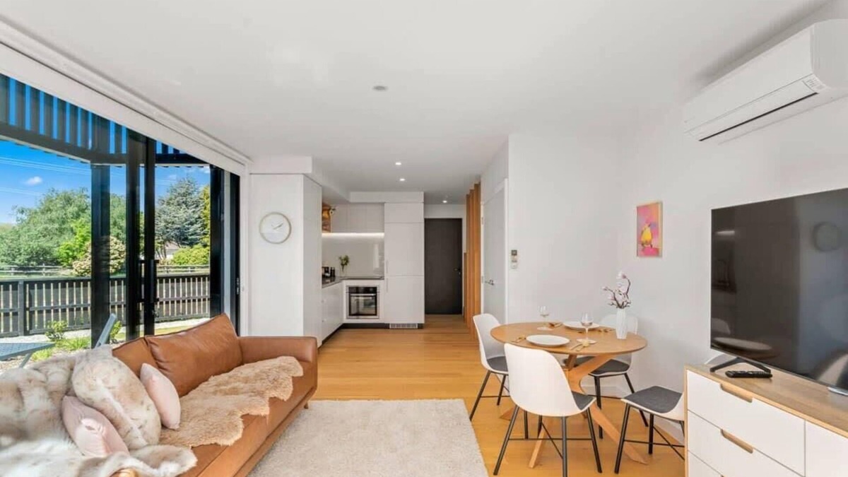 Albert Town House | The 1 With The View S