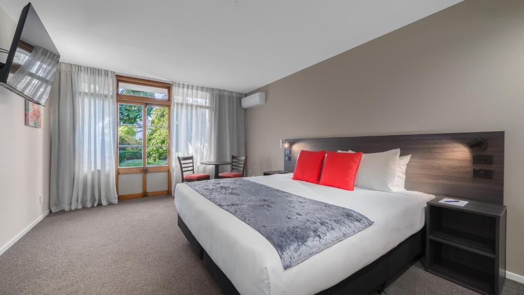 Lower Hutt Hotel | The Angus Hotel