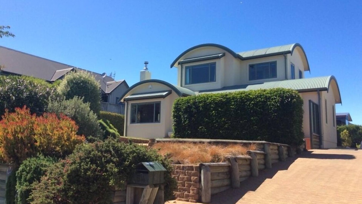 Wharewaka House | The Bach @ 54 - Rest, Relax, Recharge