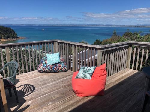 Karkari Peninsula House | The Bach at Perehipe -Short walk to beach