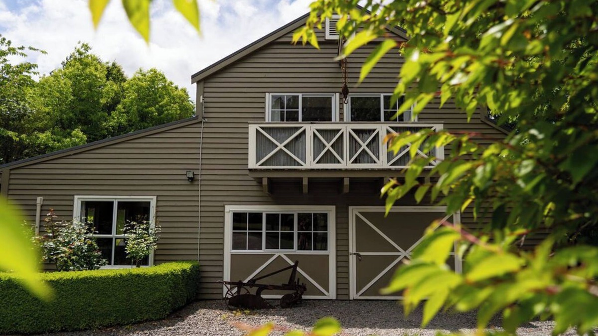Acacia Bay House | The Barn Taupō - You'll love staying in this peaceful location