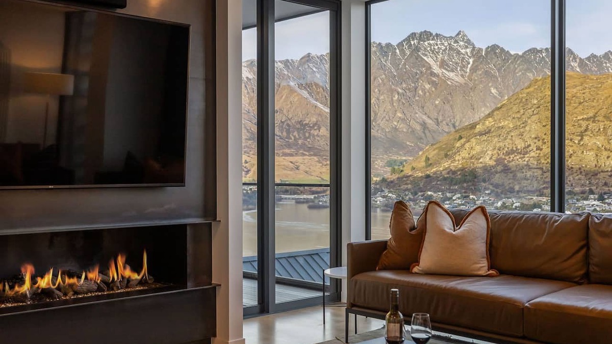 Queenstown Villa | The Beech Penthouse - Stunning Lake and Mountain Views
