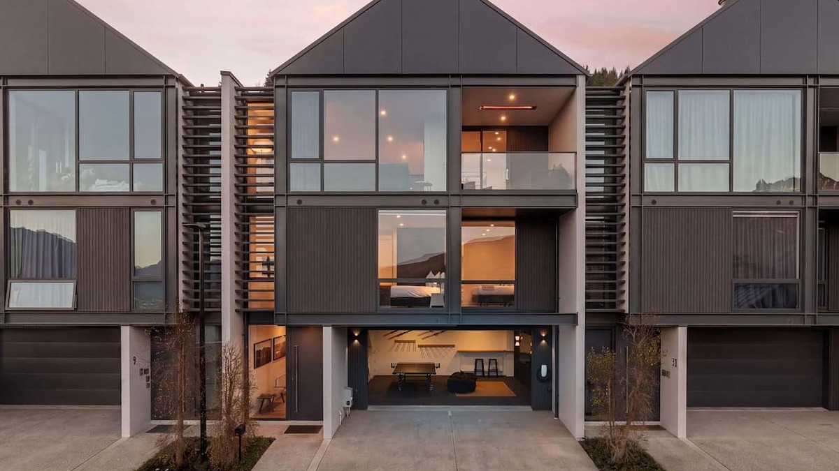 Queenstown Villa | The Beech Villa - Mountain and Lake Views with Private Spa