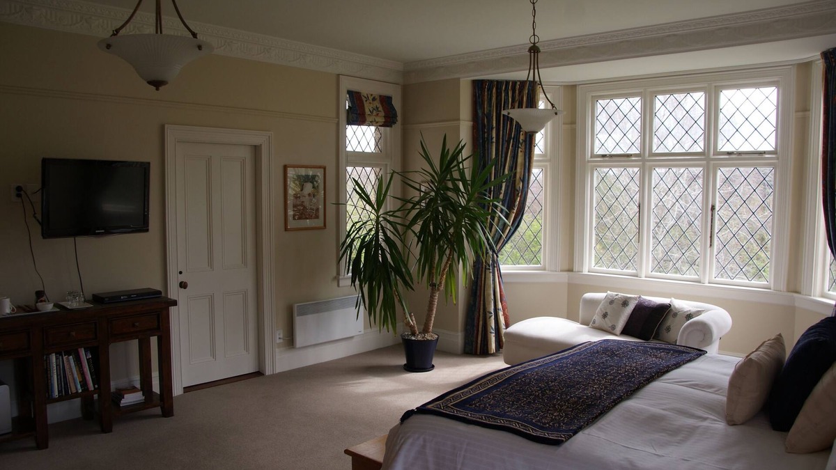 East Taieri Bed & Breakfast | The Birches Bed & Breakfast