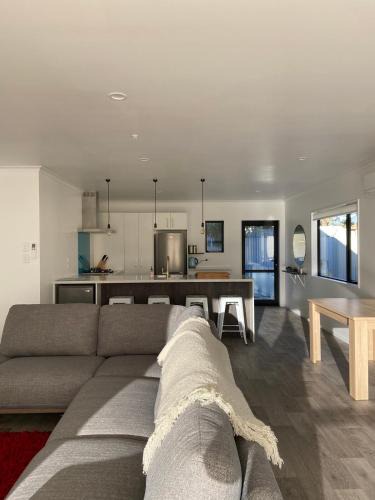 Hokitika House | The Black Bach on Bealey