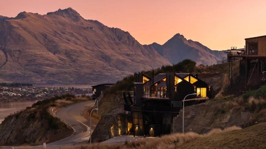 Frankton House | The Black Ridge