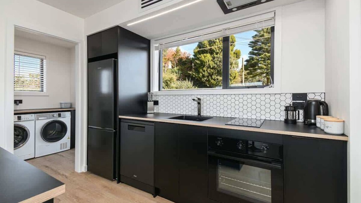 Kawaha Point House | The Bluebird | Modern, Warm and Stylish!