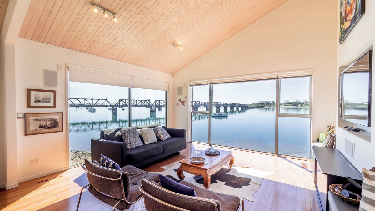 Tauranga House | The Boatshed - Tauranga City's tranquil hideaway