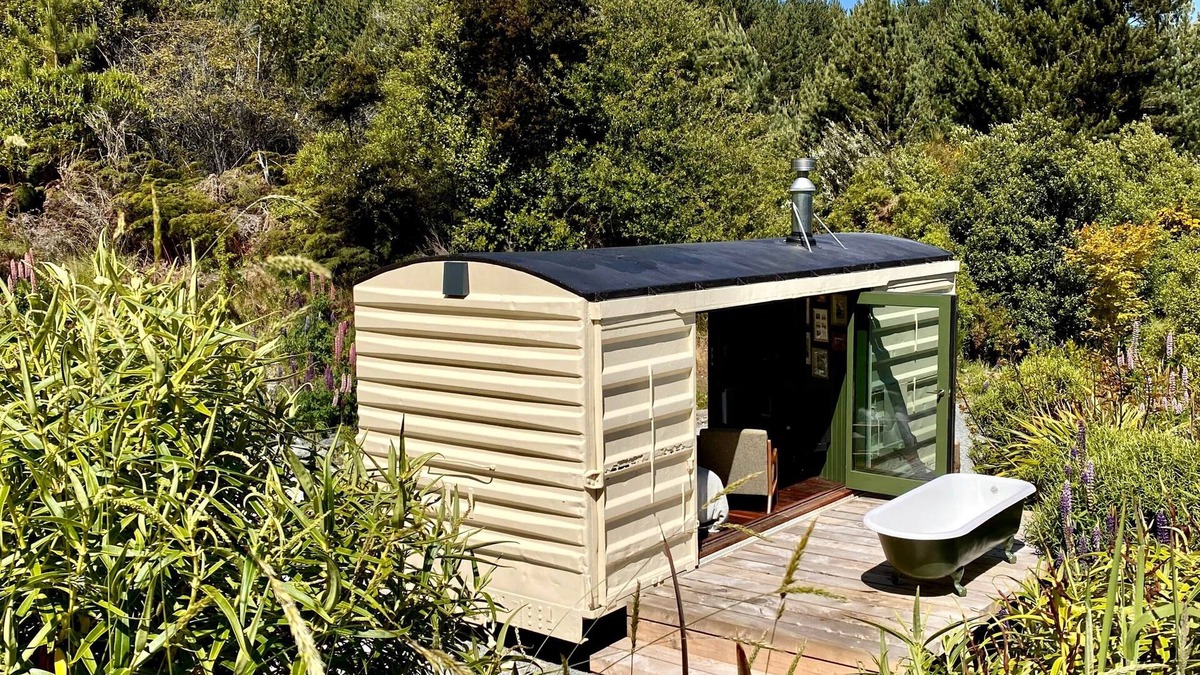Closeburn Cabin | The Box Car (Outdoor Private Bath)