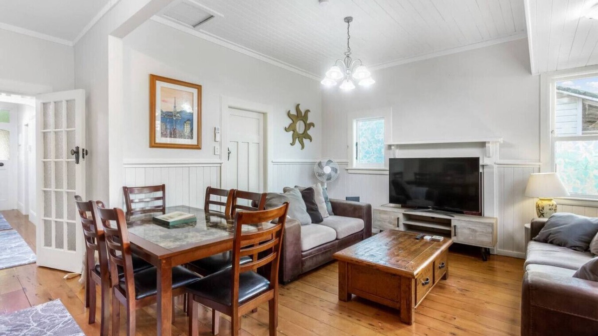 Sandringham House | The Croft 4 BR Bungalow with Air-Con and Parking