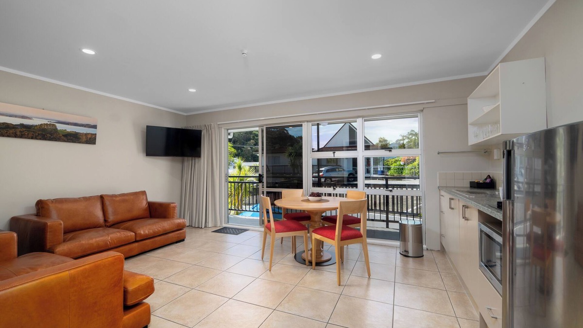 Russell Hotel | The Captains Motel
