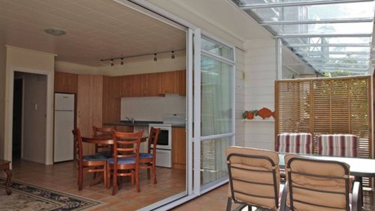 Russell Hotel | The Commodores Lodge
