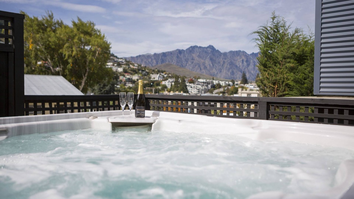 Queenstown Cabin | The Dairy Hotel Queenstown, A Naumi Chapter