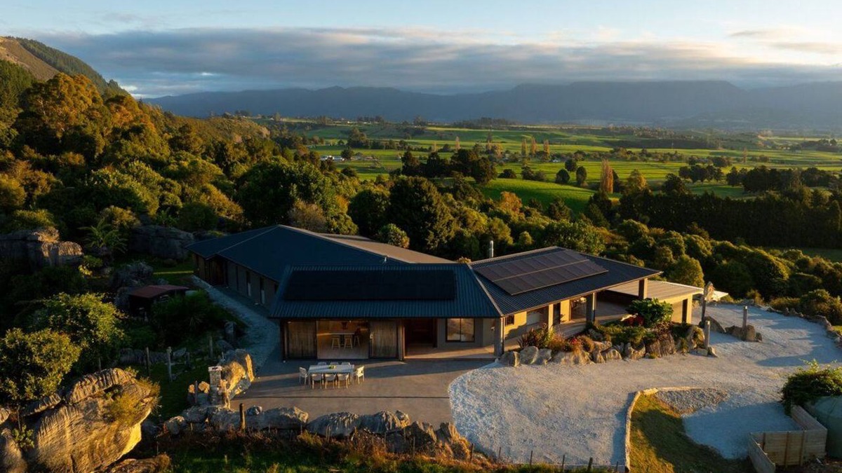 Motupipi House | The Distiller's Retreat