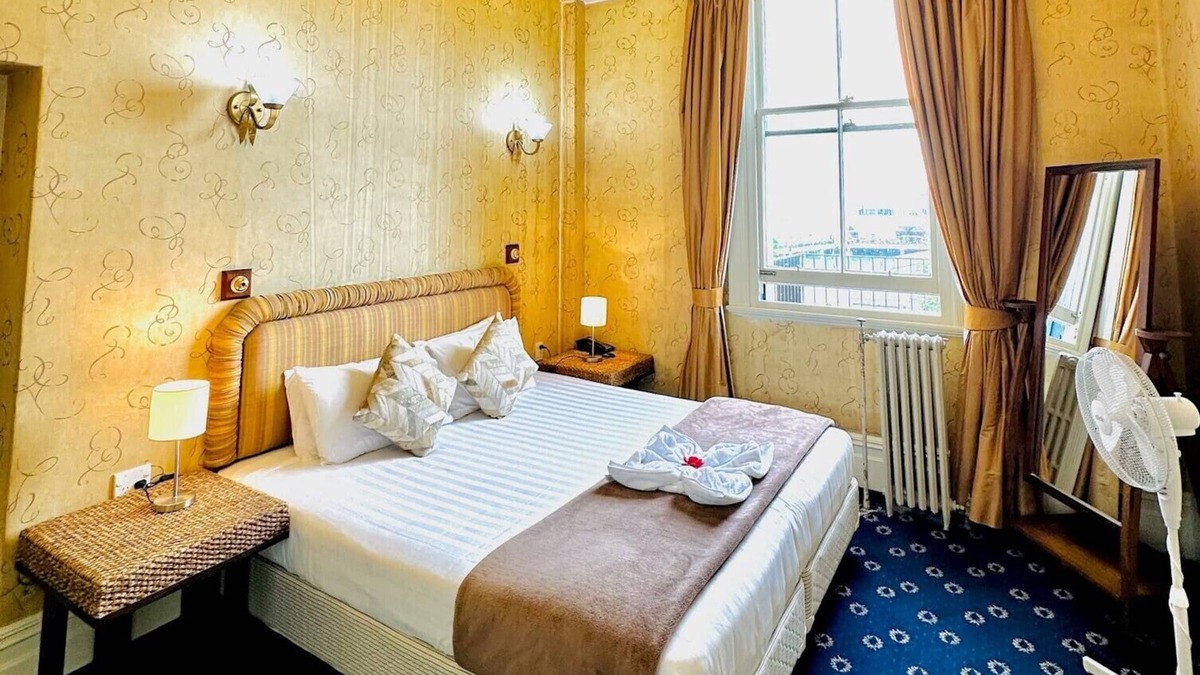 Devonport Hotel | The Esplanade Hotel