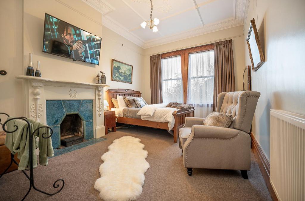 Benhar House | The Fern & Thistle Boutique Accommodation- Drinks, Hotpool, Sauna
