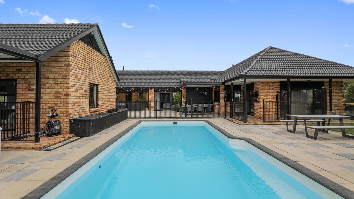 Rotorua House | The Games Room - 2 Bedroom 1 Bathroom, Shared use of Pool & Spa