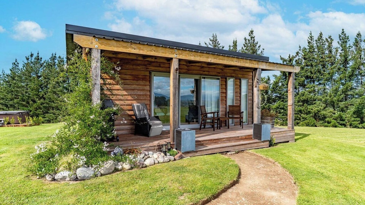 Solway House | The Glade - John Barron Retreat - Hot Tub & Sauna