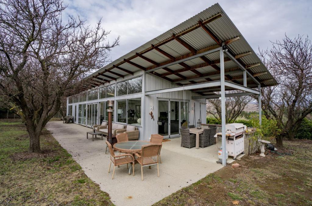 Bannockburn House | The Glass House - Bannockburn Holiday Home