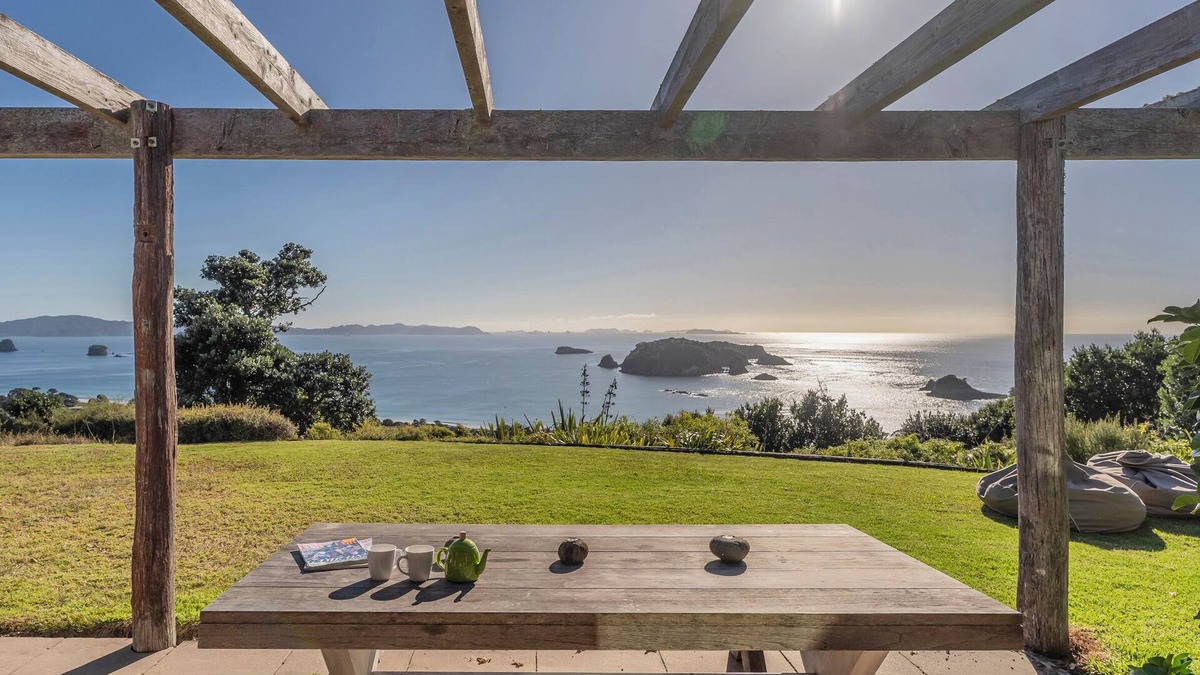 Hahei House | The Grandstand - Hahei Holiday Home